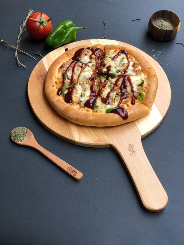 Round pizza topper with handle